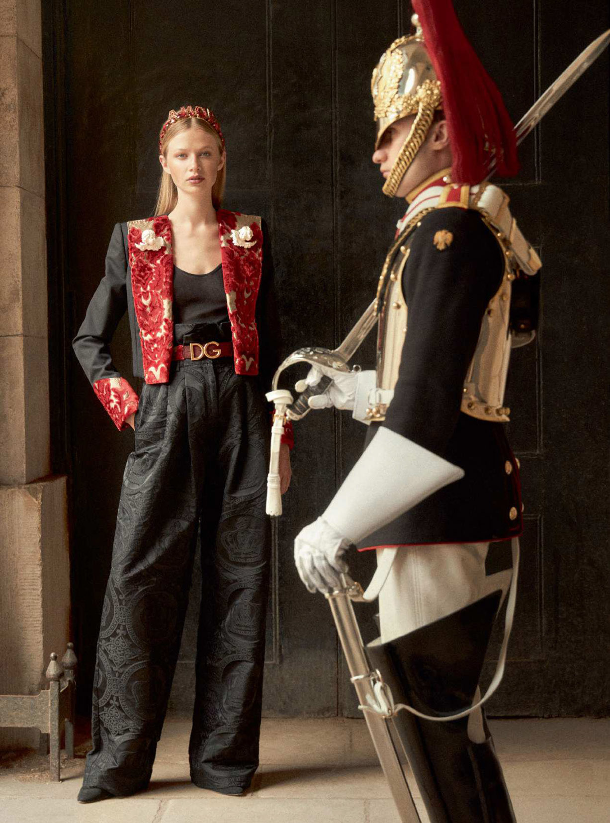 Королевская инспекция караула / For Queen and Country - Anna Lund by Richard Phibbs / Harpers Bazaar UK september 2018 Королевская инспекция караула / For Queen and Country - Anna Lund by Richard Phibbs / Harpers Bazaar UK september 2018