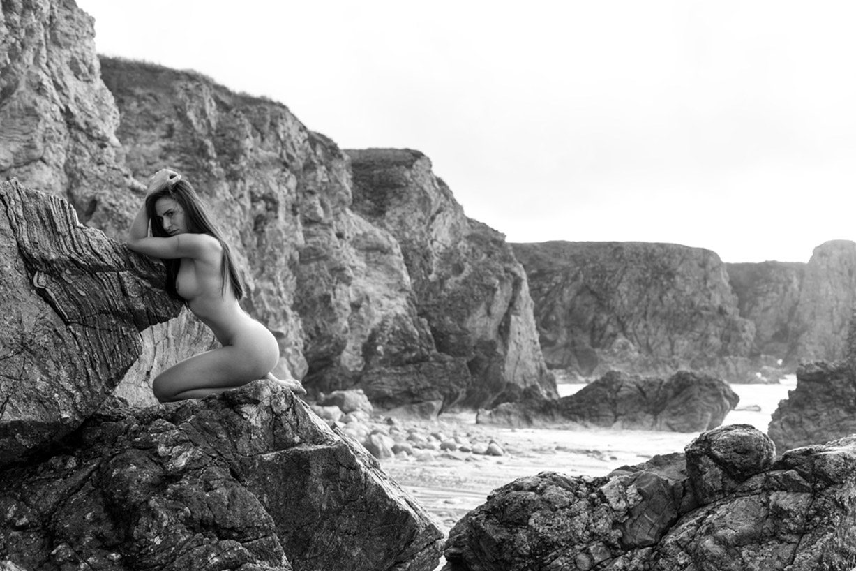 Naked Rocks / Mdle Lola by Arthur Hubert Legrand - Yume Magazine.
