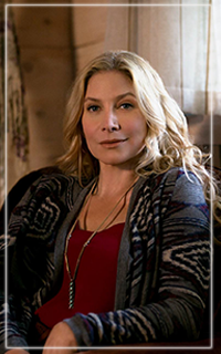 Elizabeth Mitchell Loriiait_o