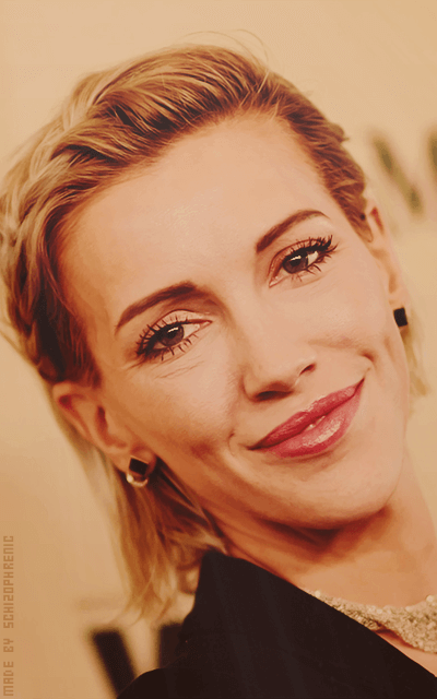 Katie Cassidy ZW19Bqt8_o