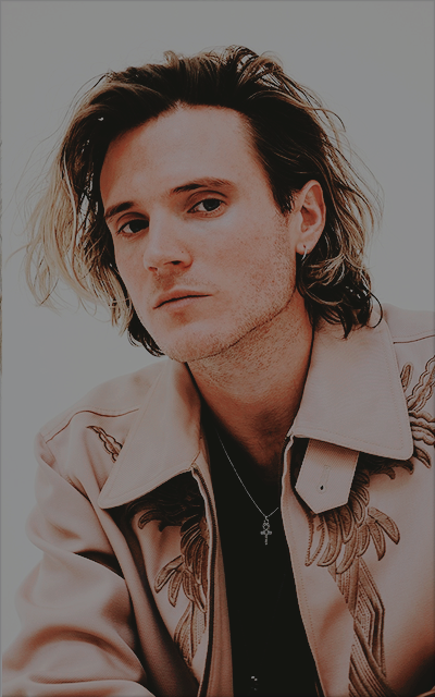 Dougie Poynter XtZJL7YJ_o