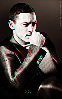 Luke Evans ZW90eBBE_o