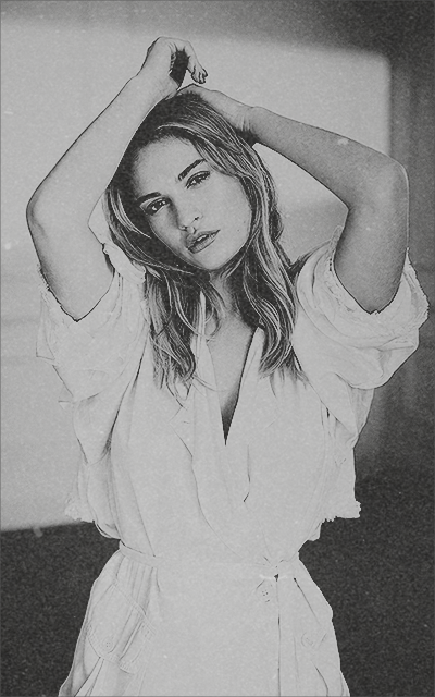 Lily James G8rUUvsL_o