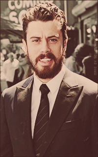 Toby Kebbell UKYuhnVj_o