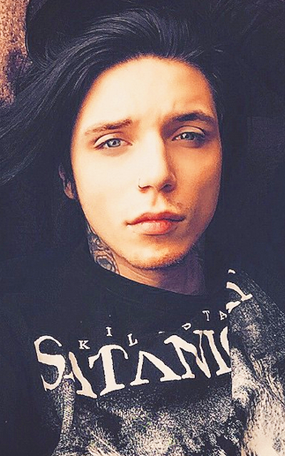 Andy Biersack Rr4e5uDV_o