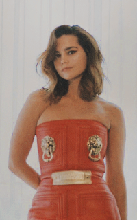 Jenna Coleman BIrCxFvc_o