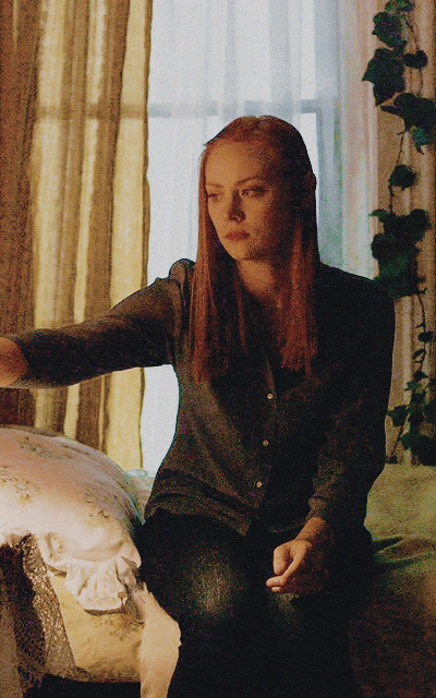 Deborah Ann Woll 8s3ZIAIG_o