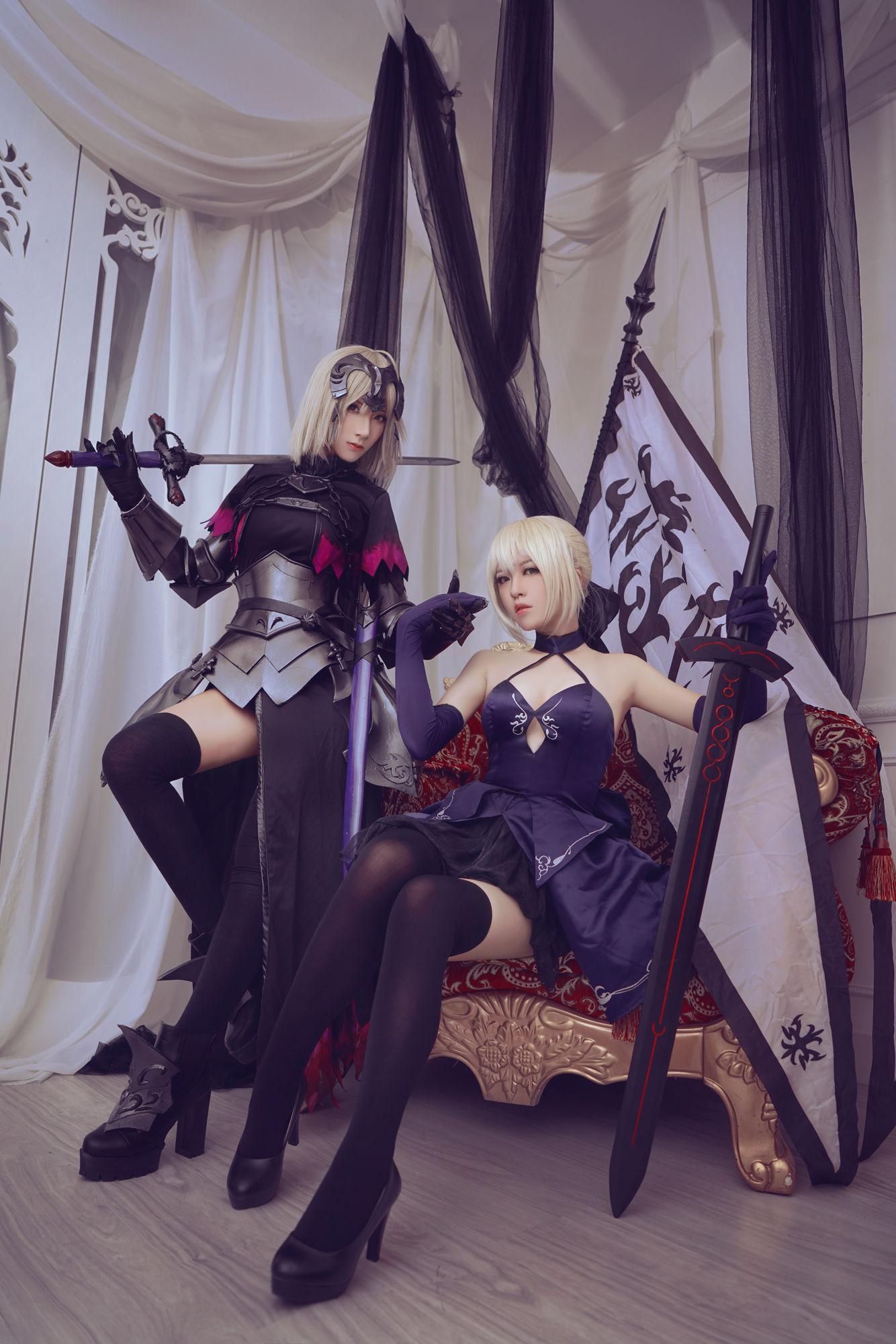 [网红COSER] 半半子&索索sophia – 黑贞1(1)