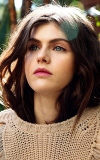 Alexandra Daddario JqMYYUMY_o