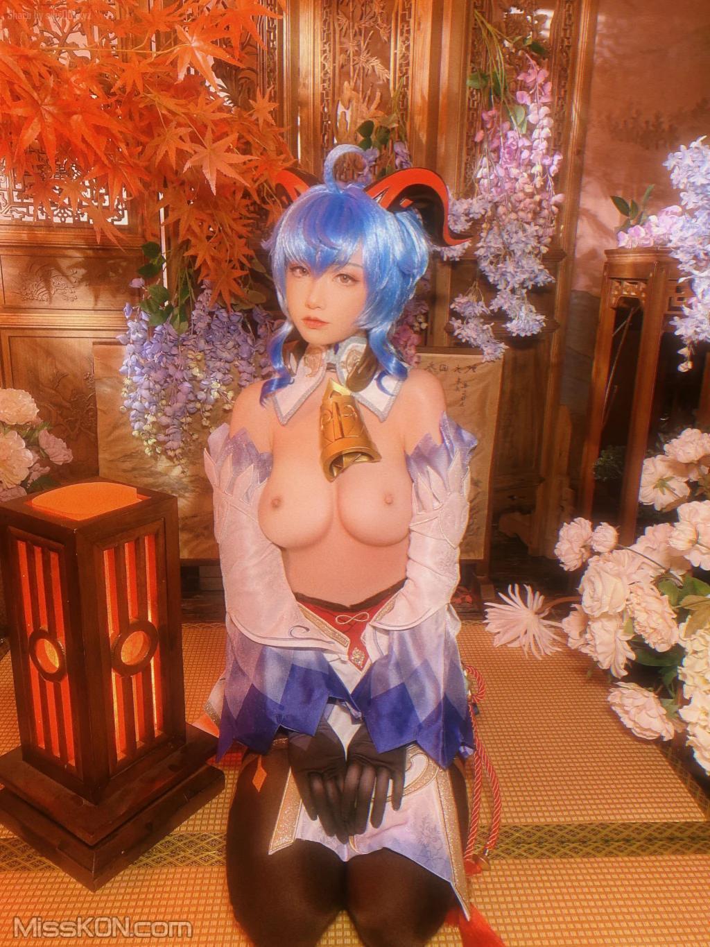 Coser@爆机少女喵小吉 (Nekokoyoshi): 原神-甘雨 (49 photos )(30)
