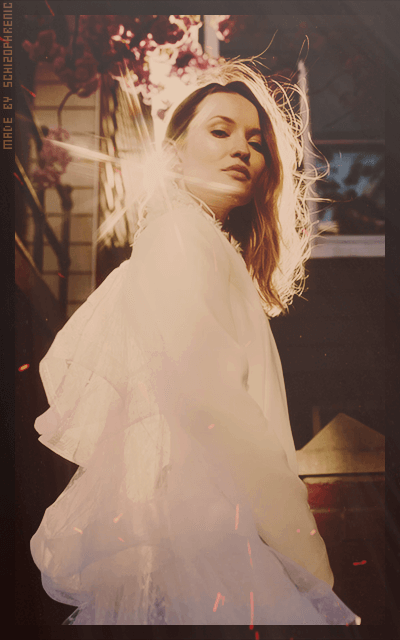 Emily Browning BmHMMA34_o