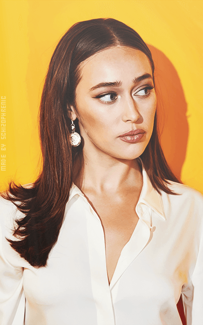 Alycia Debnam-Carey NC8Bmq1Y_o