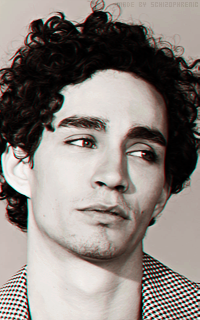 Robert Sheehan C7VUsHw1_o