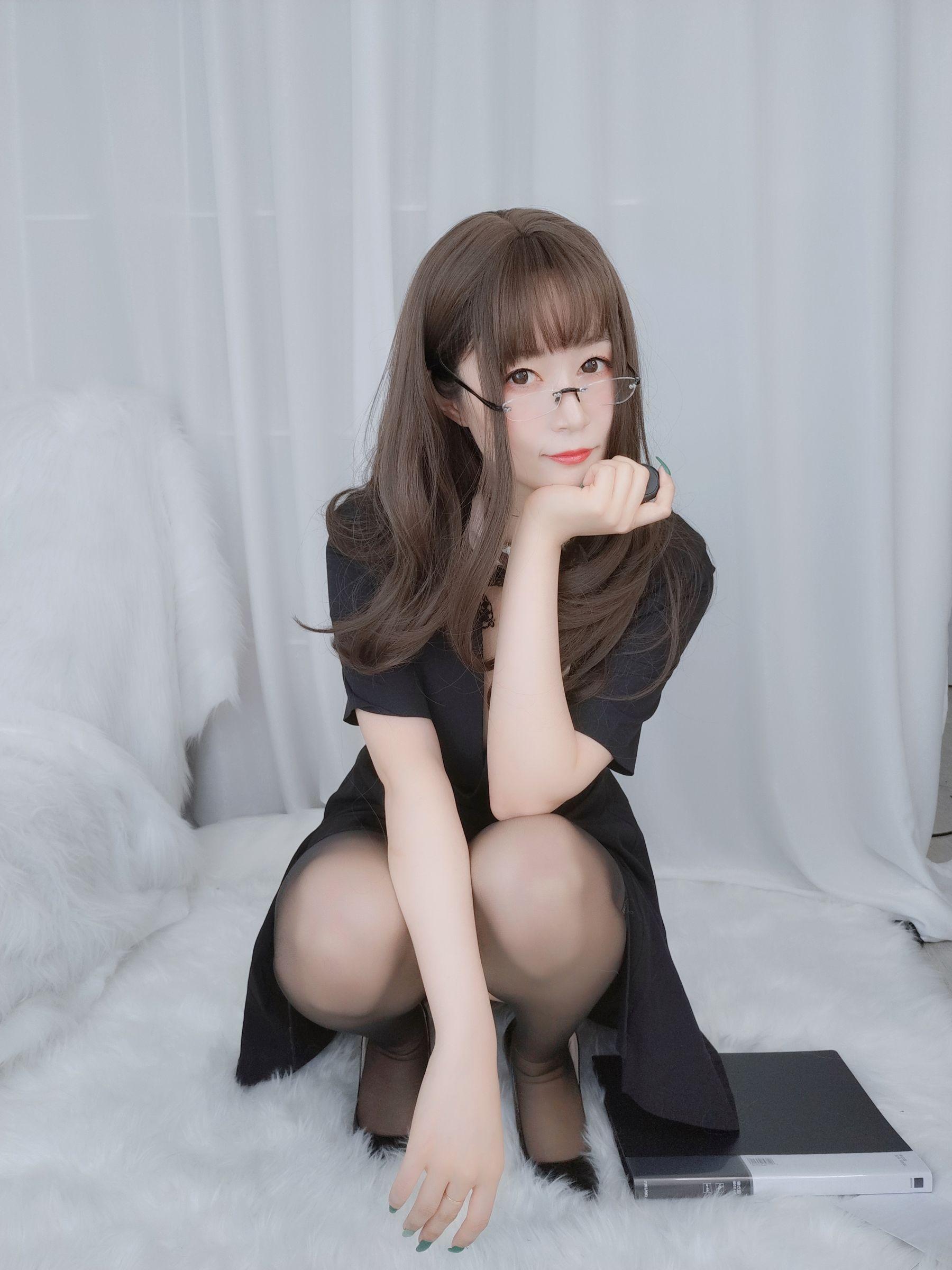 [Cosplay] Coser小姐姐白银 – OL下的内衣 写真集(49)