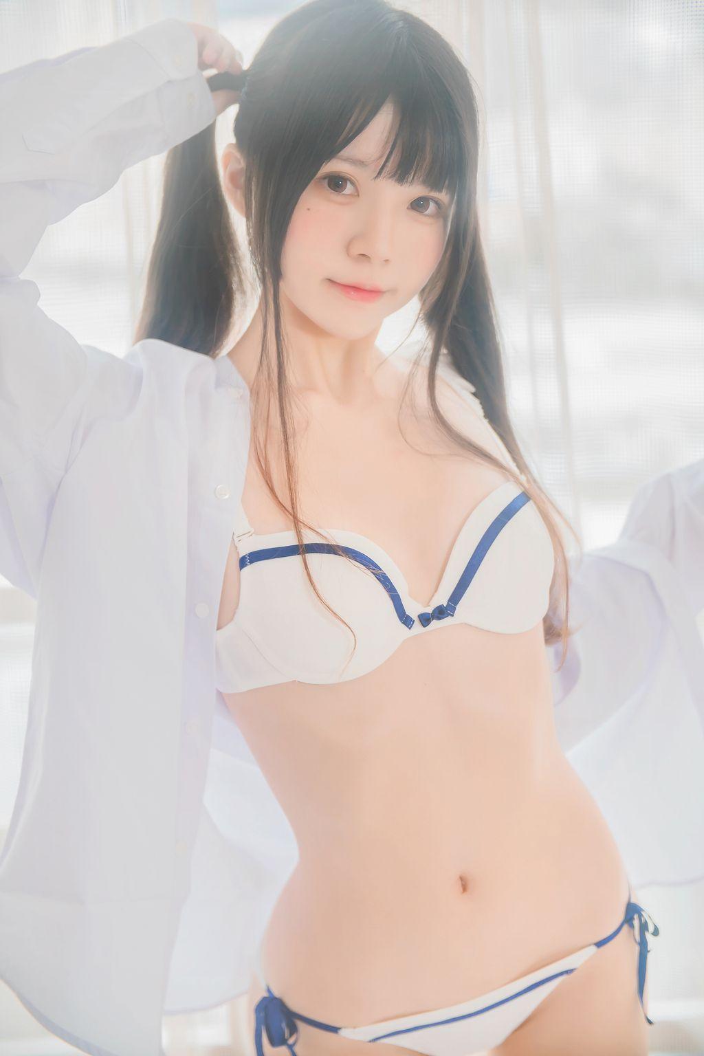 Coser @ 桜 桃 喵 Vol.073: 白 衬衫 双 马尾 (47 photos)(1)