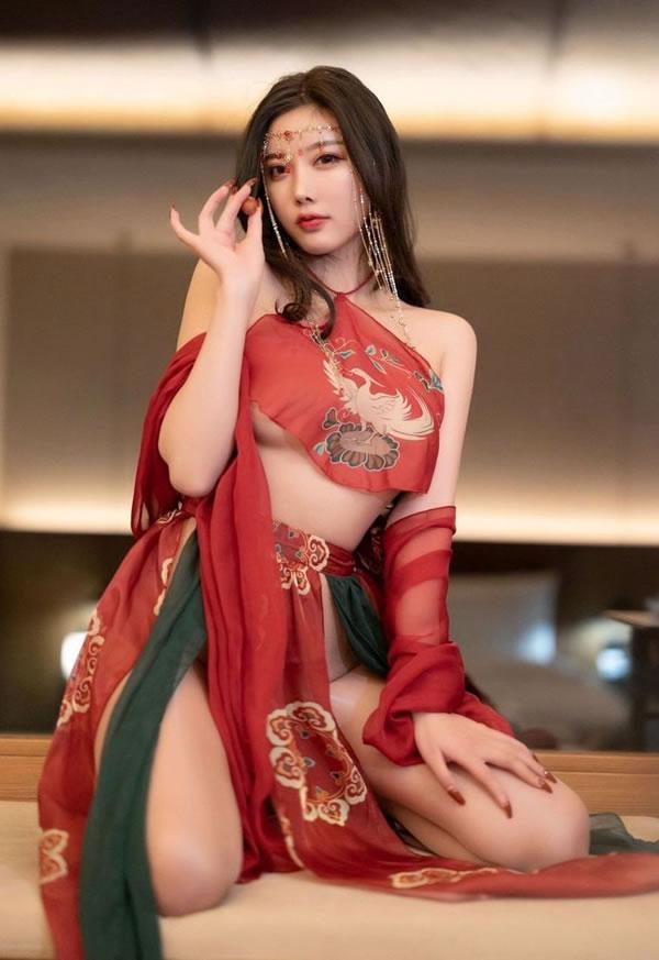 杨晨晨化身妩媚妖姬身段迷人分外妖娆(10)