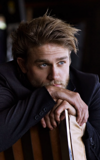 Charlie Hunnam WLorAJfB_o