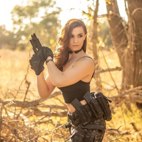 WOMEN WITH WEAPONS 5 1I3BsHue_o