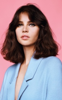 Felicity Jones 5YQ4CZP2_o