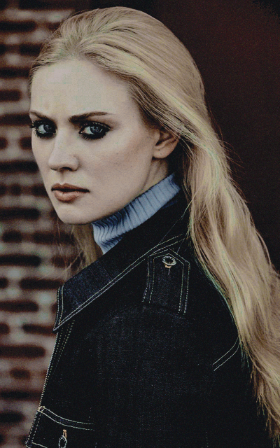 Deborah Ann Woll EwHKdEDv_o