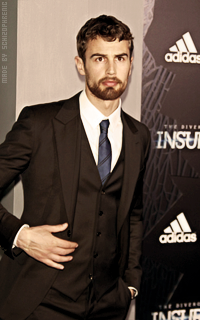 Theo James Ct6KCJC9_o