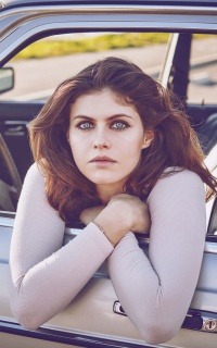 Alexandra Daddario Eetqwp0m_o