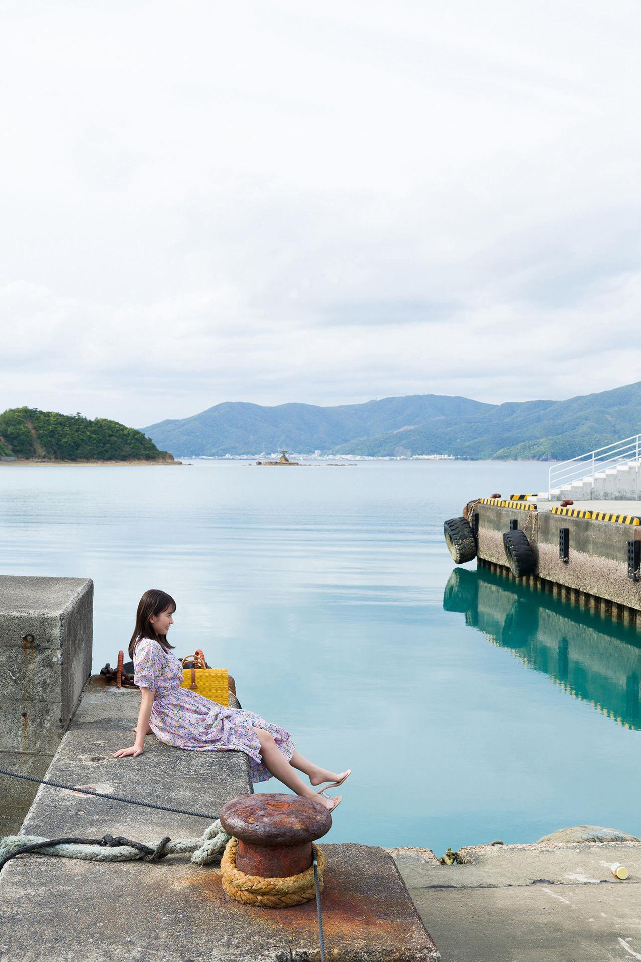 Nene Shida 志田音々, ファースト写真集アナザーバージョン 『ｎｅｎｅ－まるっとりっぷ－』 Set.03(1)
