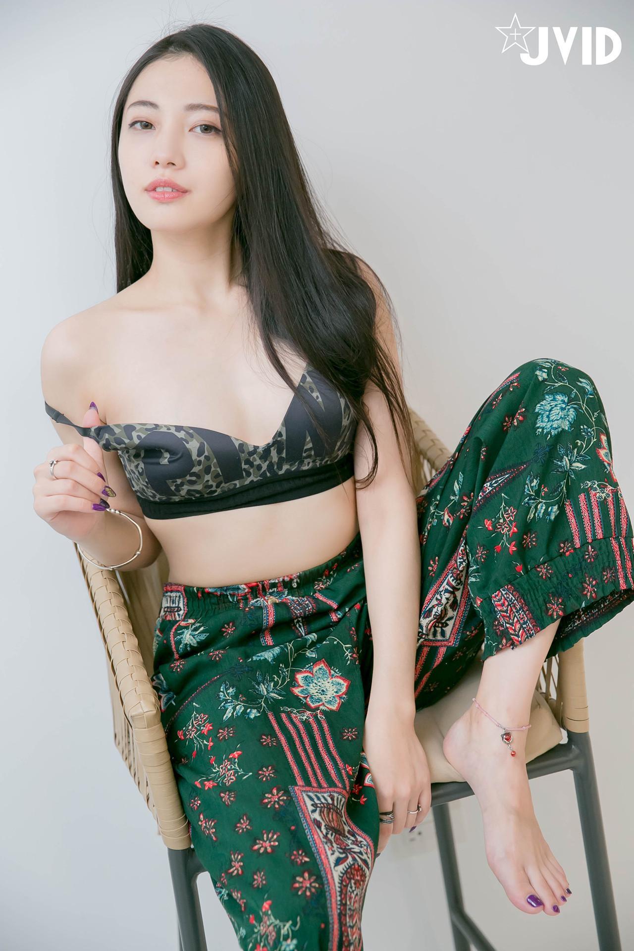JVID 夏暮光 – 私底下穿著就讓人喜歡的性格美女 Set.01(19)