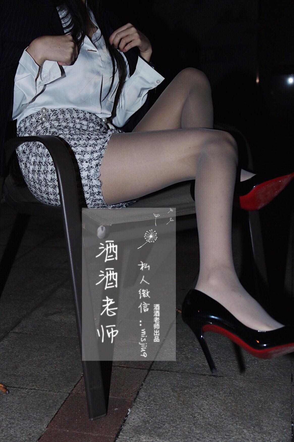 [福利女神cosplay] 酒酒老师 - 穿红底高跟的灰丝OL/57P(42)