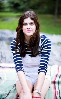 Alexandra Daddario Qgfq5kWE_o