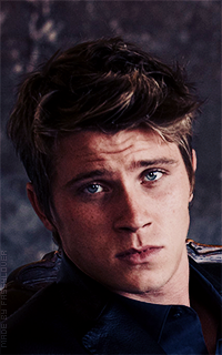 Garrett Hedlund Vtx25X7H_o