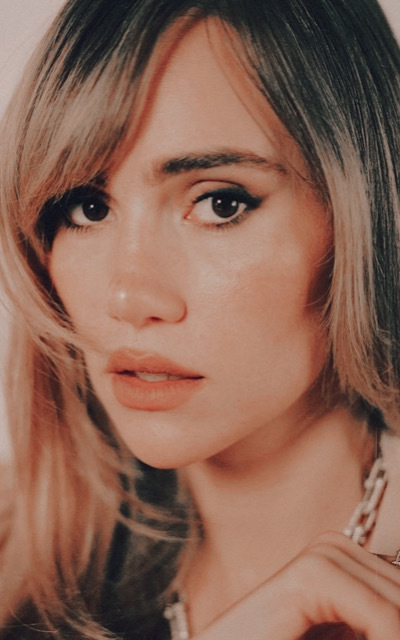 Suki Waterhouse K4CoGfAW_o