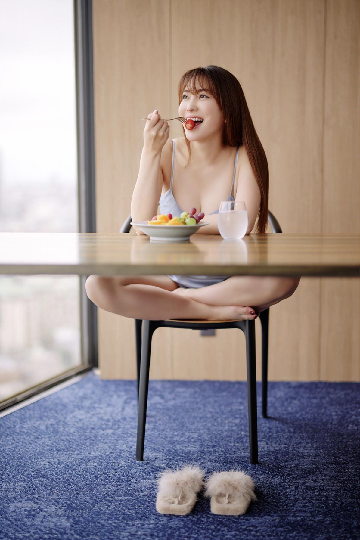 Tomomi Morisaki 森咲智美, 週刊ポストデジタル写真集 『500万人のおっぱい』 Set.04(1)