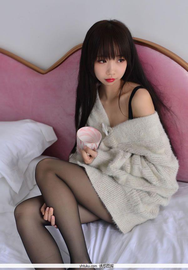 雪琪Cosplay–毛衣少女粉嘟嘟小嘴可爱写真(10)