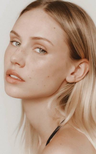 Scarlett Leithold 97Izh6tO_o