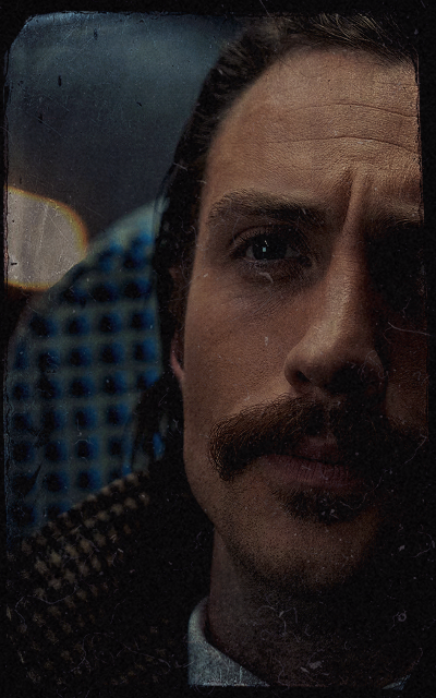 brunet - Aaron Taylor-Johnson HnbXIw5d_o