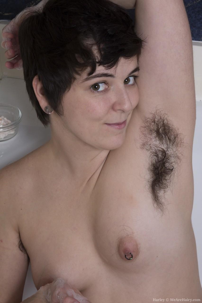 Brunette babe Harley shows her hairy legs and combs her pussy in the bathtub(7)