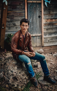 Miles Teller NWaPwv2S_o