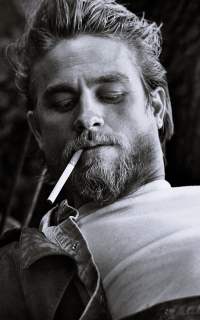 Charlie Hunnam KRFXgBB1_o