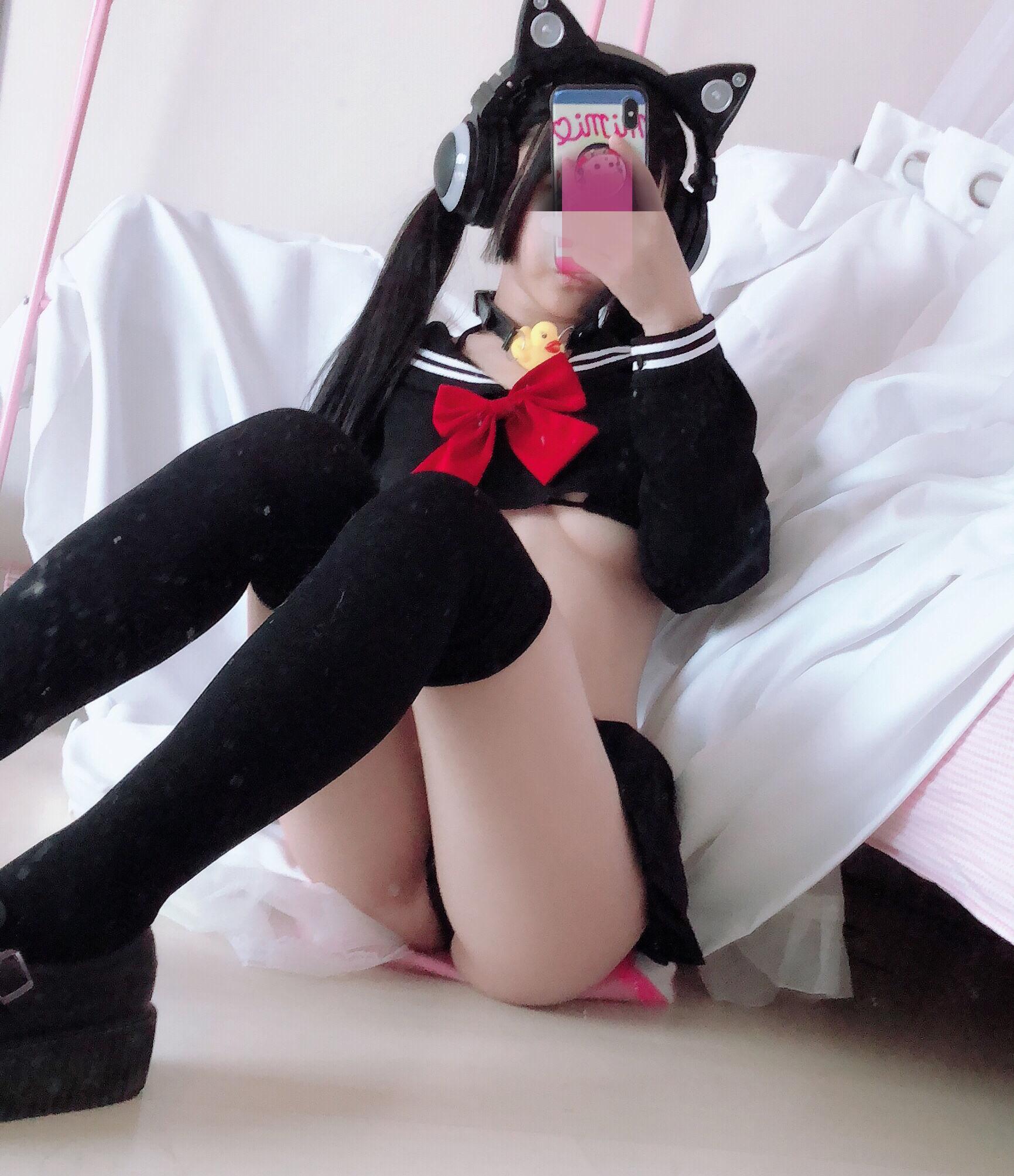 [网红COSER] 桜井宁宁 – 半乳制服 写真集(32)