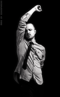 Aaron Paul 0zFH4a7C_o