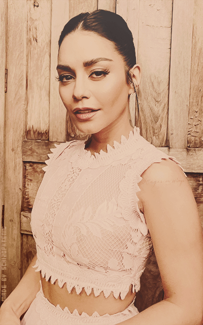 Vanessa Hudgens EkidcdEM_o