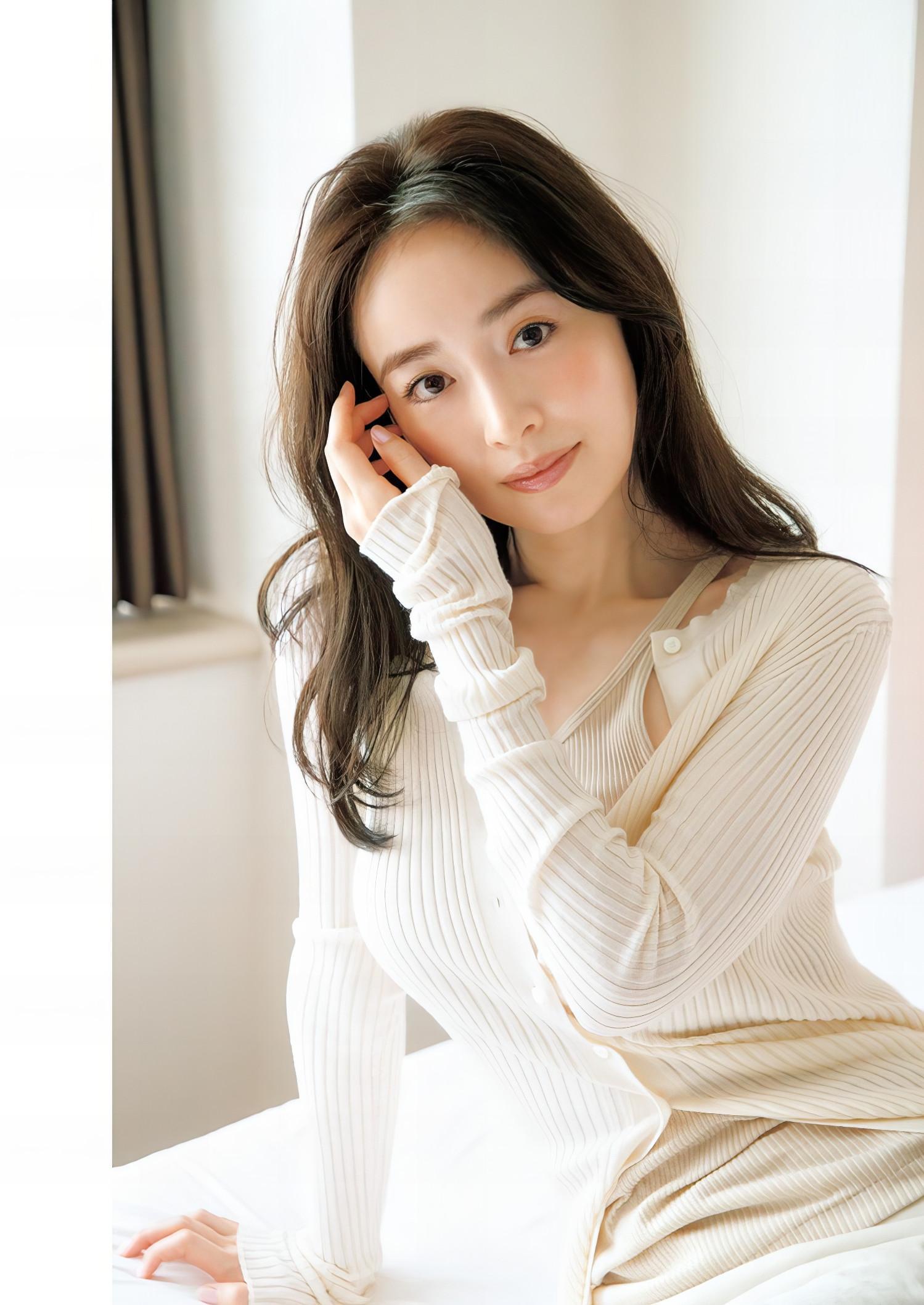 Rika Izumi 泉里香, Young Jump 2024 No.45 (ヤングジャンプ 2024年45号)(6)