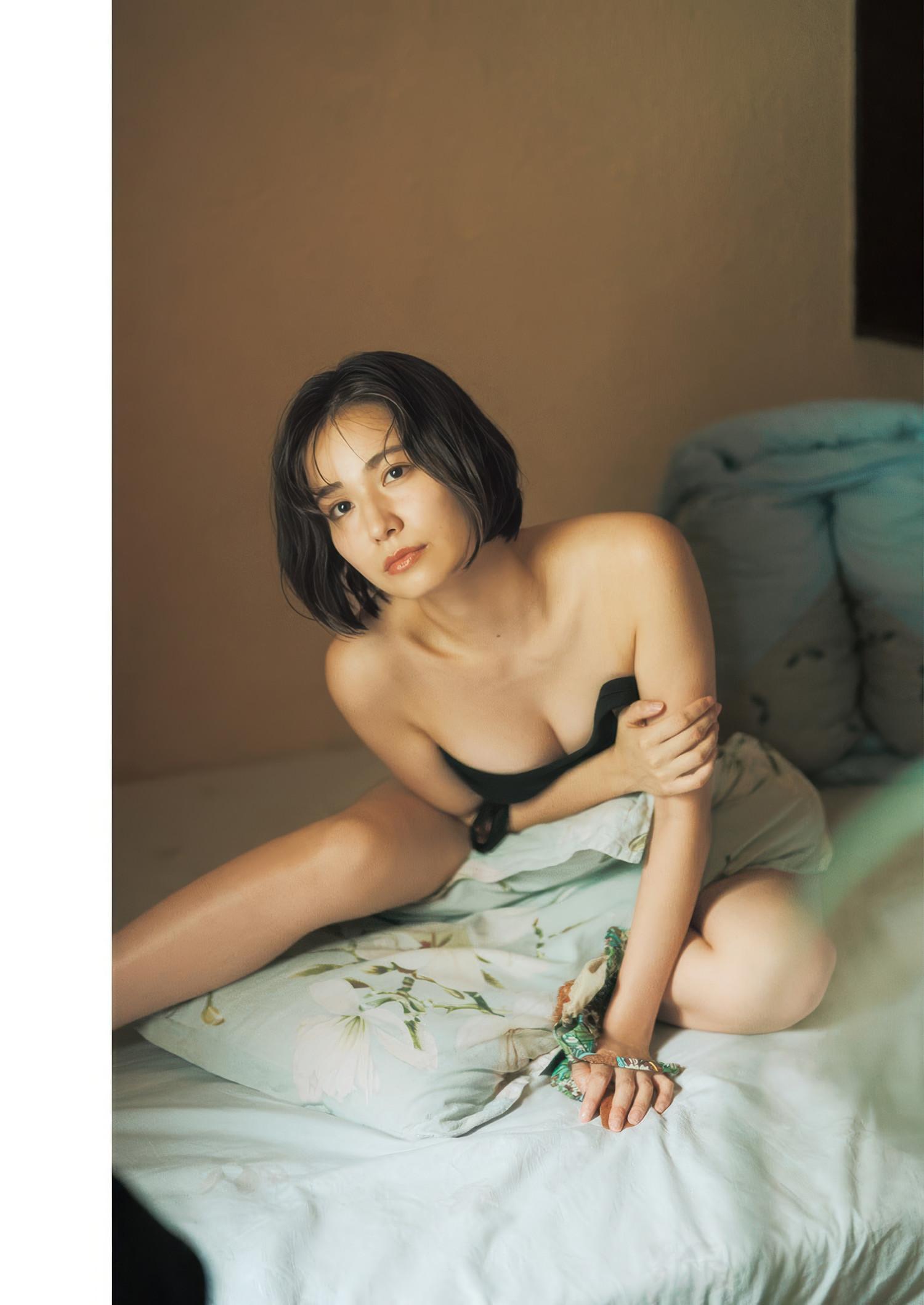 Ayaka Shinya 新谷あやか, Young Jump 2025 No.38 (ヤングジャンプ 2025年38号)(5)