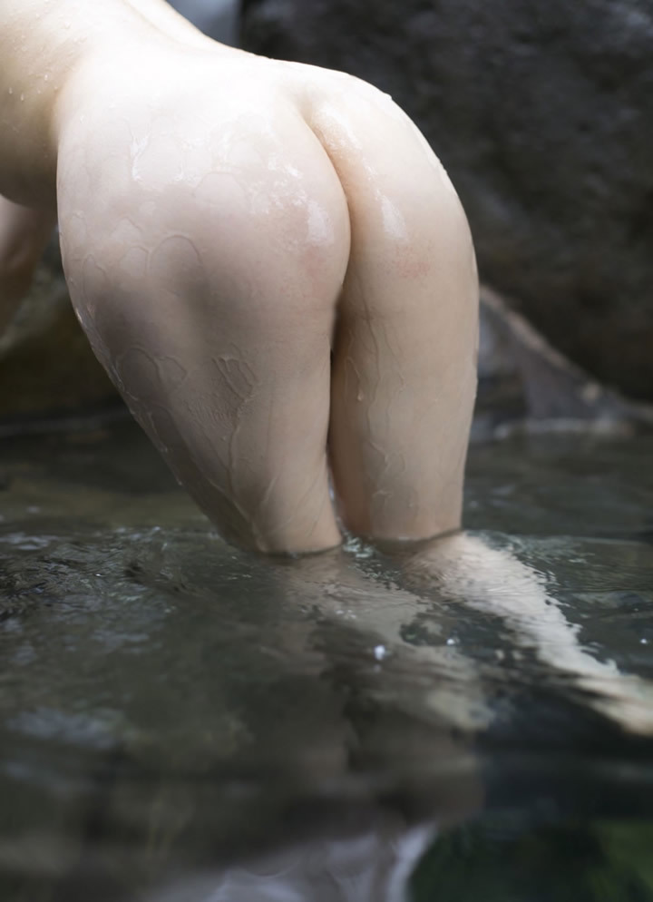 日本人体艺术之女优川上优泉中戏水人体写真(3)