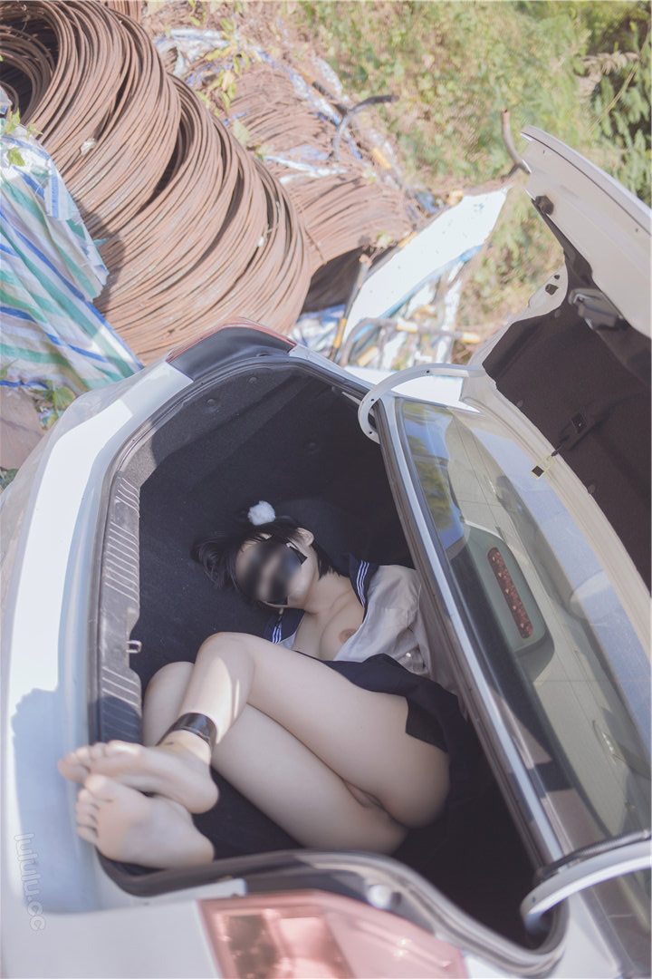 Internet celebrity beauty Youbao three years old-kidnapped JK plug into the trunk without holy light human body photo 13