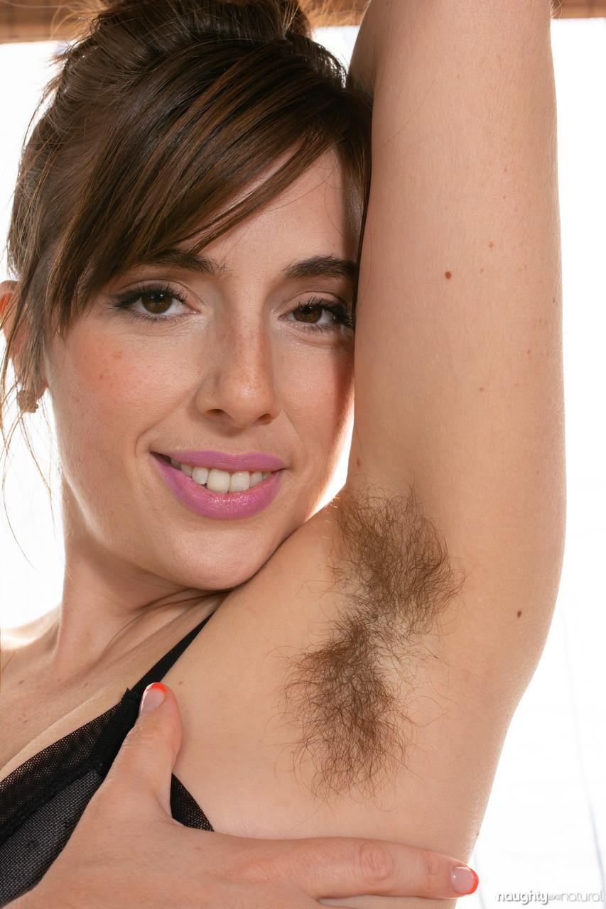 Amateur female with hairy armpits Simone Delilah unveils her bushy clam(5)