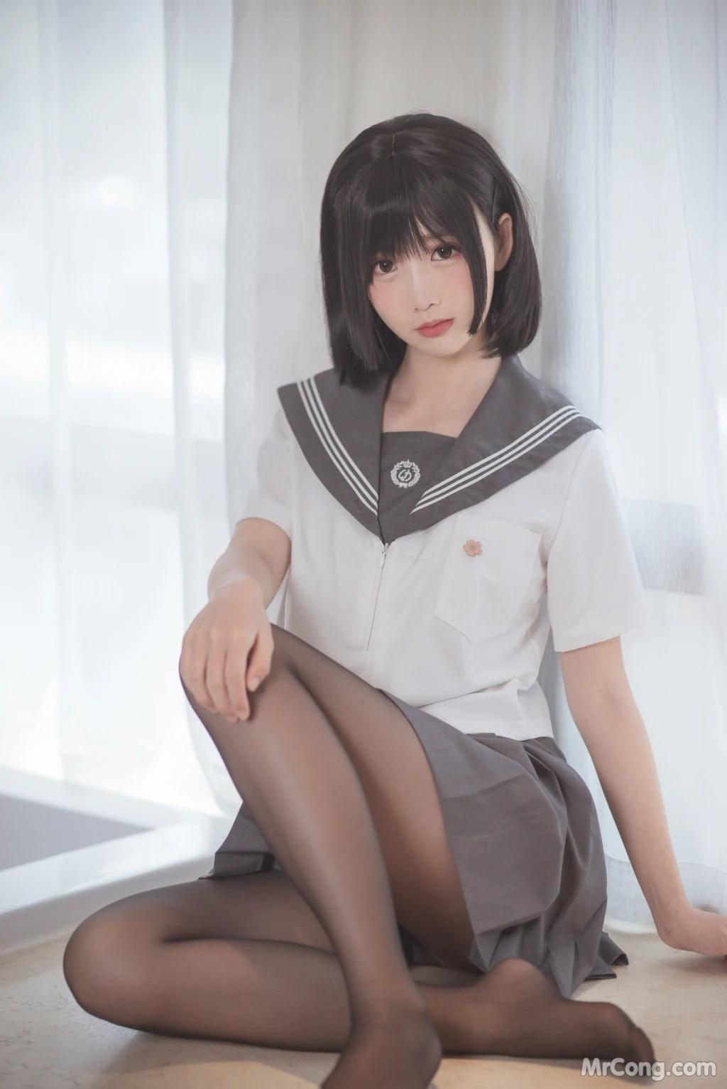 Coser@面饼仙儿 No.016: 脑内少女 黑丝JK (25 photos)