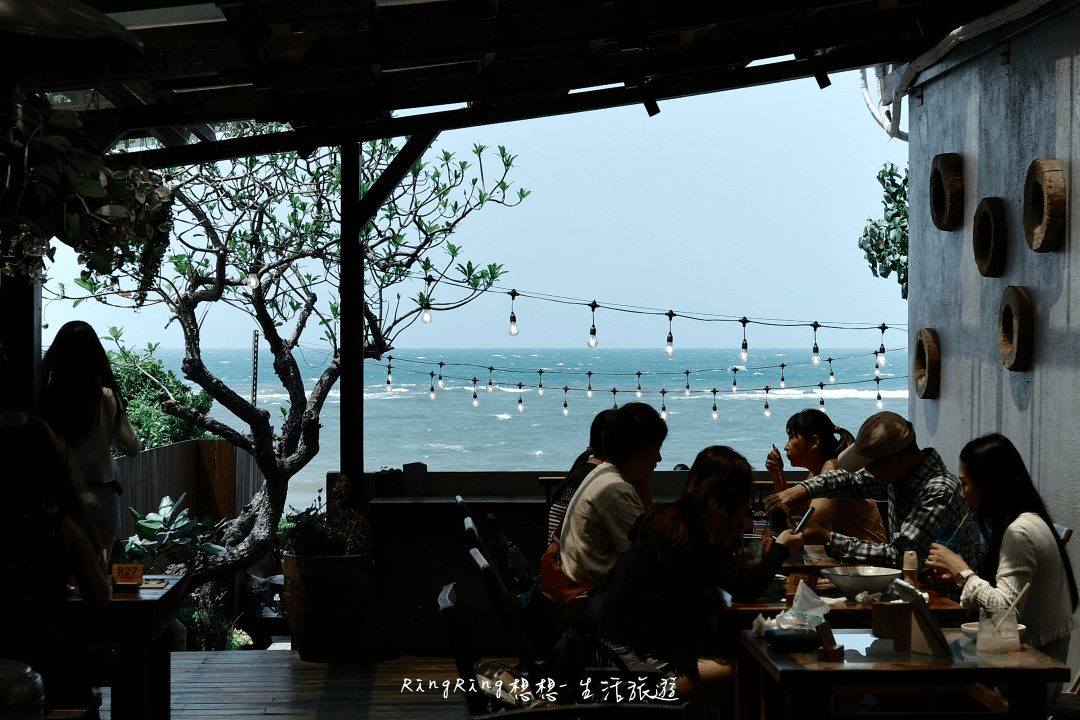 海邊灶咖用餐空間