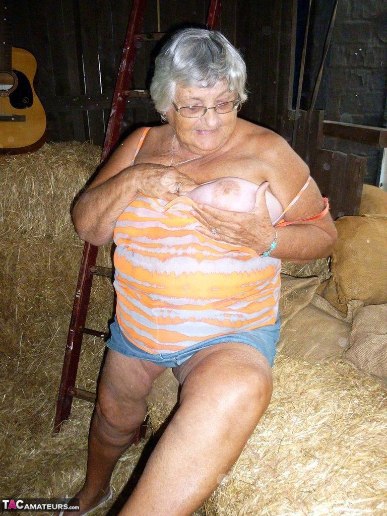 Fat oma Grandma Libby gets naked in a barn while playing acoustic guitar(5)